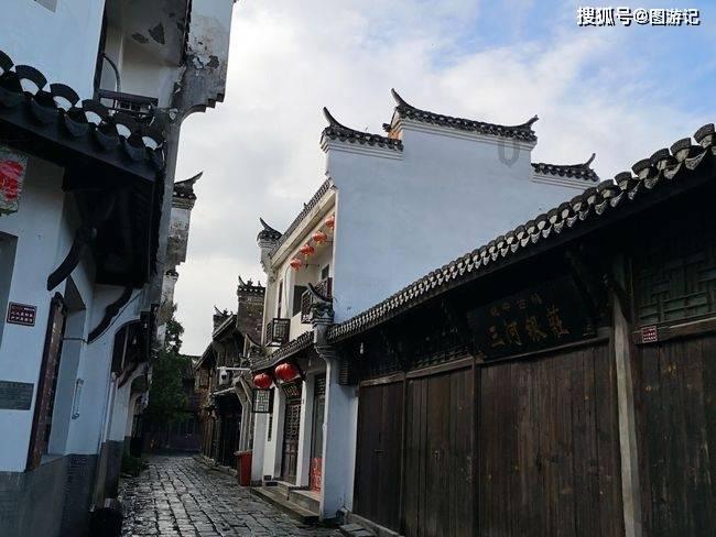 【新春走基层】贵安新区葵花山村春联送到家|迎春送祝福